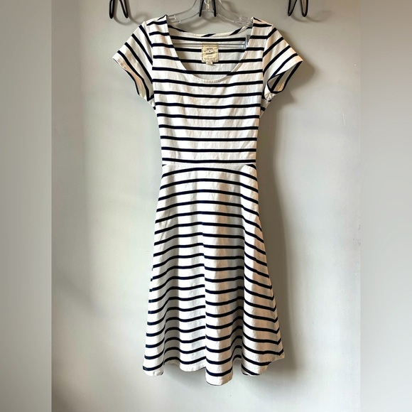 Hope & Henry, size 2, navy and white stripe fit & flare stretch mini dress w/tie - Picture 1 of 9